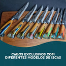 Faca Artesanal Aço Carbono 9” Folha  Cabo com Isca Artificial Pesca • 100% Forjada à Mão (+Bainha de Couro Grátis)